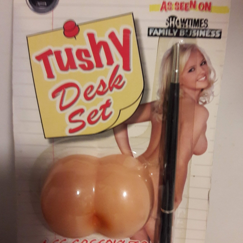 Tushy Desk Set